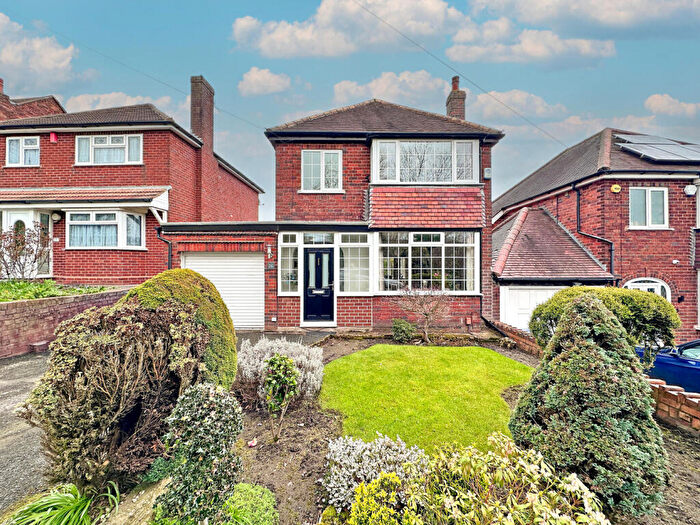 3 Bedroom Detached House For Sale In Woodcroft Avenue, Foxyards, Tipton, DY4