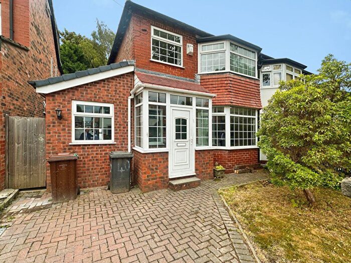 3 Bedroom Semi Detached House For Sale In Fairway, Prestwich, M25