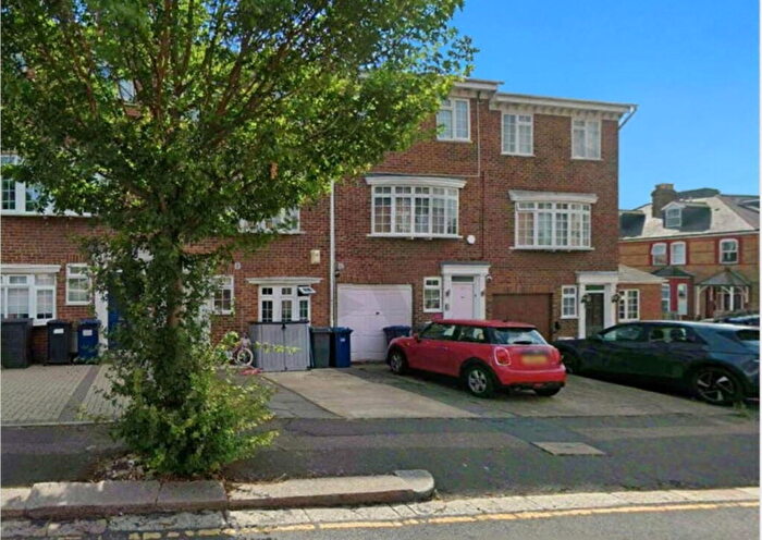 4 Bedroom Terraced House For Sale In Lorne Terrace, Bibsworth Road, Finchley, North London, N3