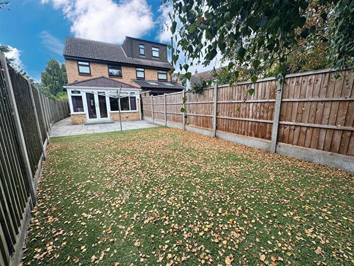 3 Bedroom Semi-Detached House For Sale In Hopkins Mead, Chelmsford, CM2