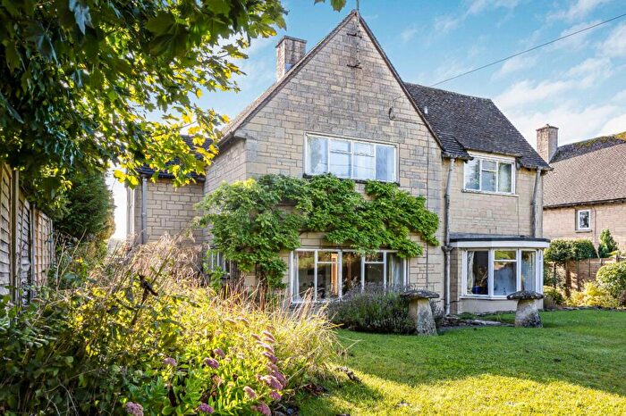 3 Bedroom Detached House For Sale In St. Johns Close, Stratton, Cirencester, Gloucestershire, GL7