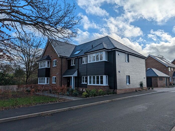 1 Bedroom Flat For Sale In Downside Road, Cobham, KT11