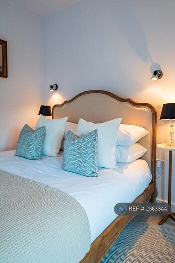 2 Bedroom Detached House To Rent In Greys Road, Henley-On-Thames, RG9