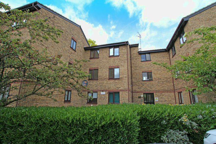 1 Bedroom Flat To Rent In Brockway Close, Leytonstone, E11