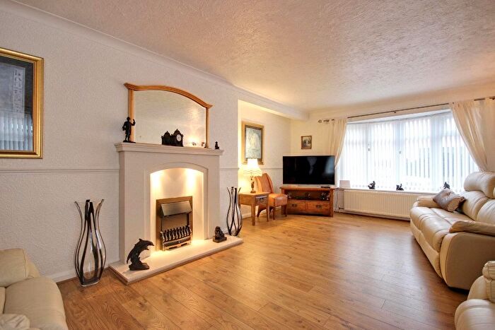 2 Bedroom Detached Bungalow For Sale In Gloucester Road, Hull, HU10