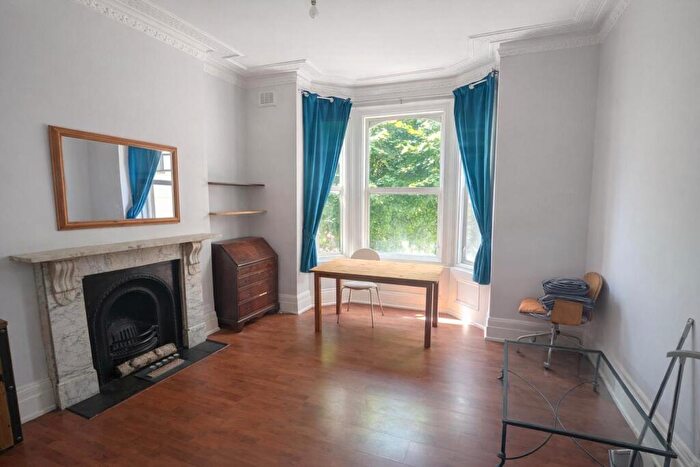 1 Bedroom Apartment To Rent In Herne Hill Road, Herne Hill, London, SE24