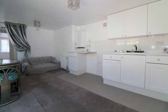 1 Bedroom Bungalow To Rent In Singer Avenue, Grasslands, Jaywick, CO15