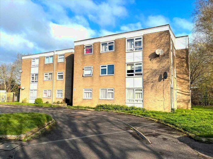 2 Bedroom Flat To Rent In Cornish Gardens, Ensbury Park, Bournemouth, BH10