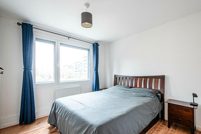 2 Bedroom Apartment For Sale In Triangle Road, E8