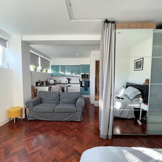 Studio To Rent In Vale Road, London, N4