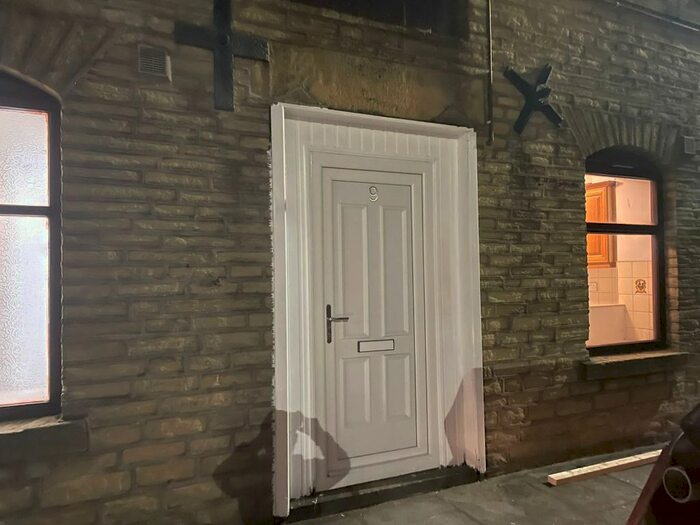 1 Bedroom Flat To Rent In Dispensary Walk, Halifax, HX1