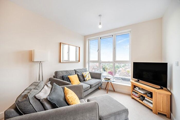 2 Bedroom Flat For Sale In Clarence Avenue, Ilford, London, IG2