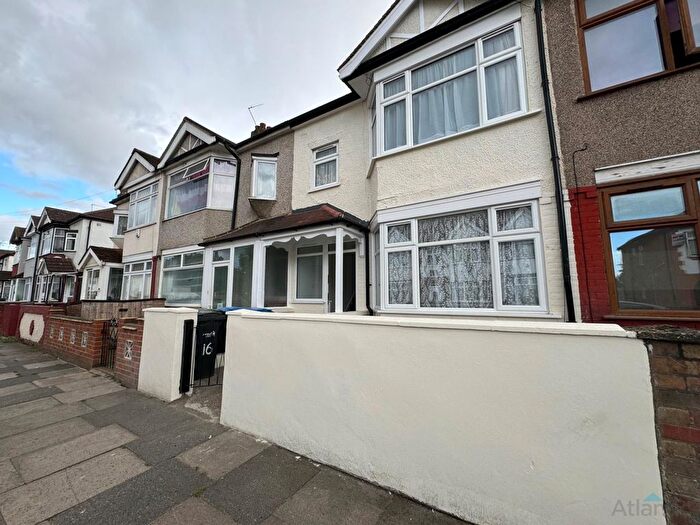 3 Bedroom End Of Terrace House To Rent In Cavendish Road, Edmonton, N18