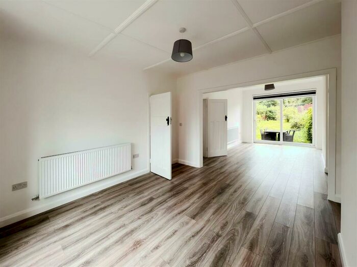 3 Bedroom House To Rent In Greenway, London, N14