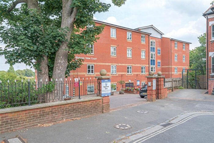 2 Bedroom Apartment For Sale In Church Crescent, London, N10