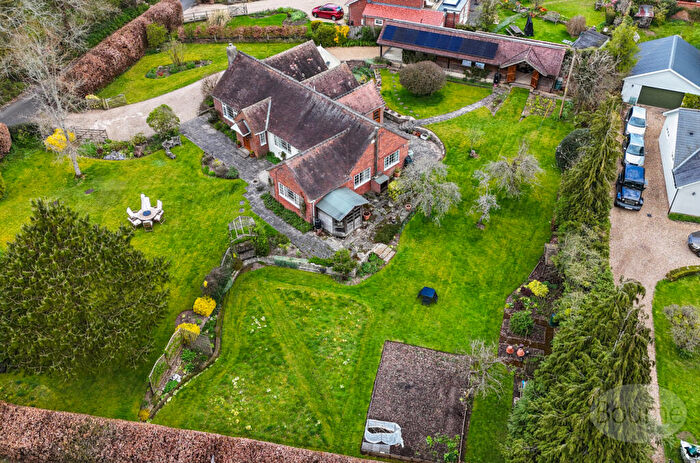 4 Bedroom Bungalow For Sale In Green Lane, Ellisfield, Basingstoke, Hampshire, RG25