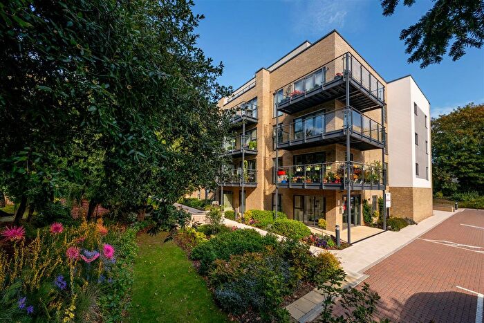 2 Bedroom Flat For Sale In Fairfield Road, Broadstairs, CT10