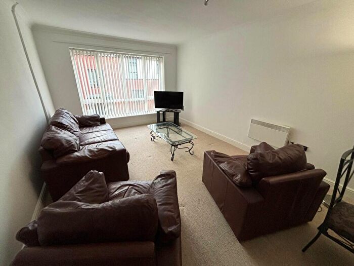 3 Bedroom Apartment For Sale In Townsend Way, Birmingham, B1