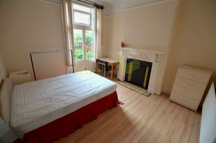 4 Bedroom Terraced House To Rent In North Avenue, Clarendon Park, LE2