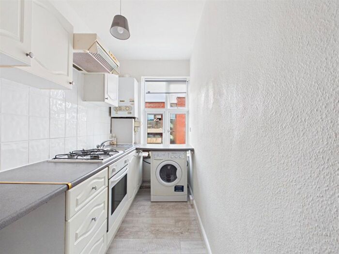 1 Bedroom Flat To Rent In Brixton Hill, London, SW2
