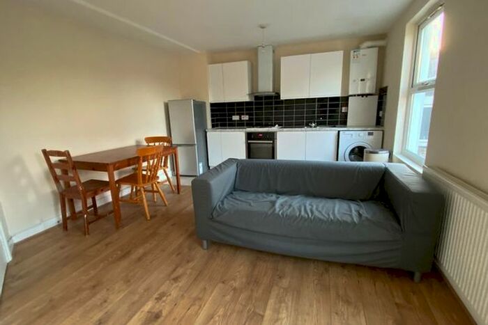 2 Bedroom Flat To Rent In Meeting House Lane, London, SE15