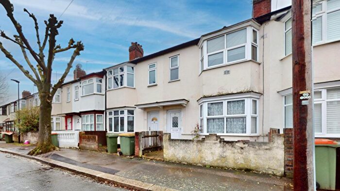 3 Bedroom House For Sale In Gresham Road, Canning Town, E16