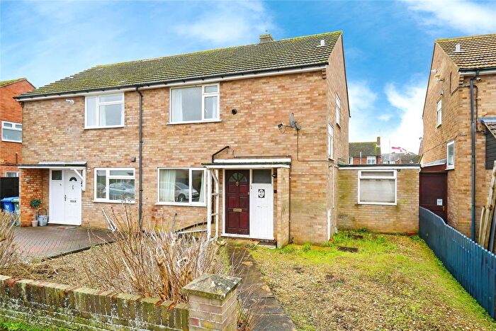 3 Bedroom Semi Detached House For Sale In Barry Avenue, Bicester, Oxfordshire, OX26