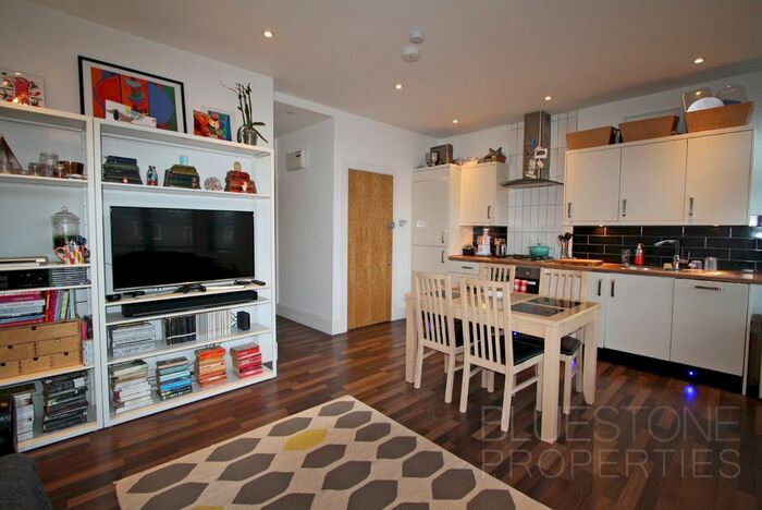 1 Bedroom Flat To Rent In Thornton Avenue, London, SW2