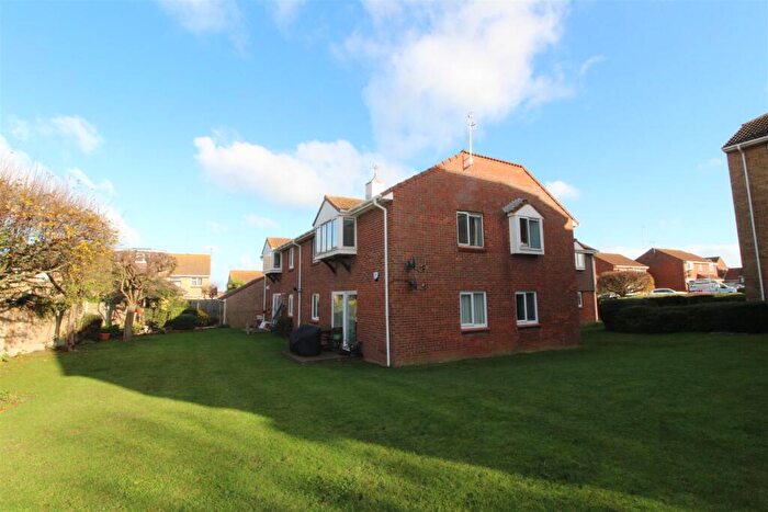 2 Bedroom Flat For Sale In Hadlow Drive, Cliftonville, Margate, CT9
