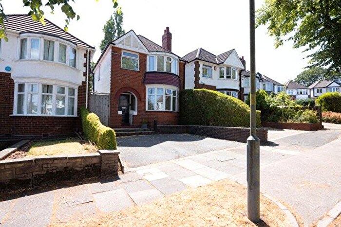 3 Bedroom Detached House For Sale In Trevanie Avenue, Quinton, Birmingham, West Midlands, B32