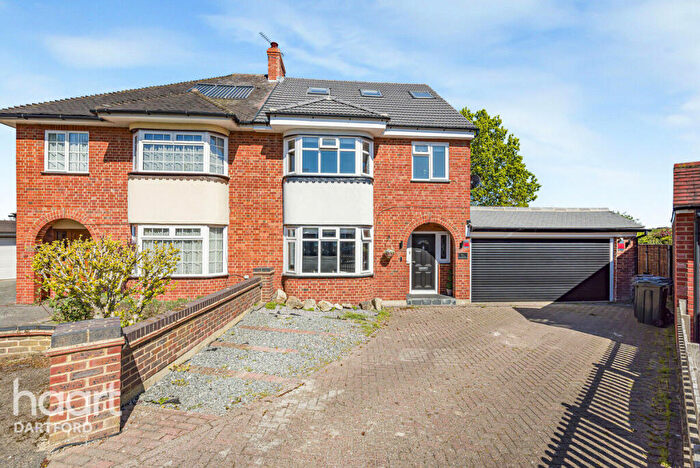 4 Bedroom Semi Detached House For Sale In Woodside Drive, Dartford, DA2