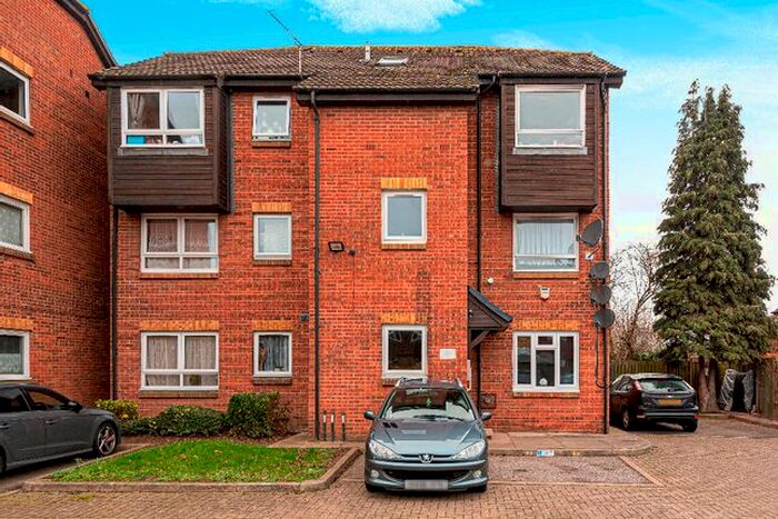 1 Bedroom Flat To Rent In Braemar Gardens, Slough, SL1