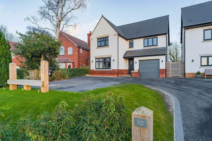4 Bedroom Detached House For Sale In Delph Lane, Daresbury, WA4