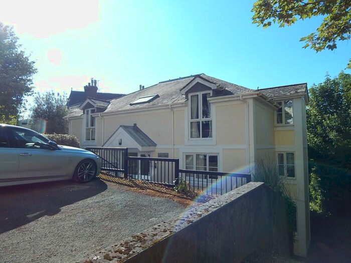 2 Bedroom Flat To Rent In Hunsdon Road, Torquay, TQ1