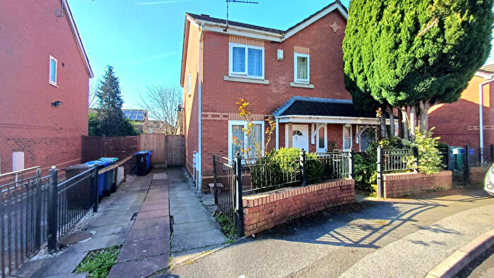 3 Bedroom Semi Detached House For Sale In Venture Scout Way, Manchester, M8