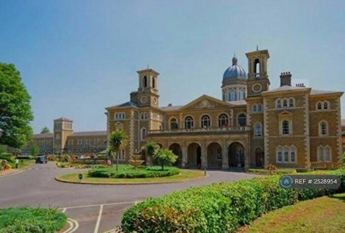 2 Bedroom Flat To Rent In Princess Park Manor, London, N11