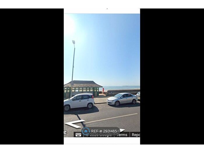 2 Bedroom Flat To Rent In Kings Reach, Walton On The Naze, CO14