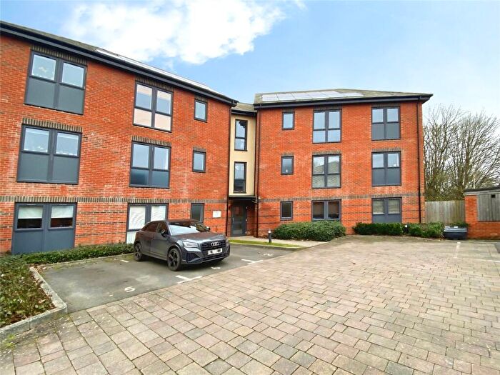 2 Bedroom Apartment For Sale In Princess Marina Drive, Arborfield Green, Reading, RG2