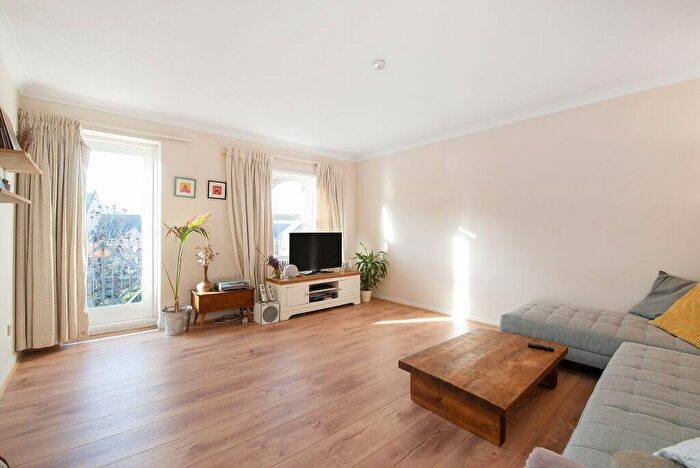 2 Bedroom Flat For Sale In Earlston Grove, London, E9