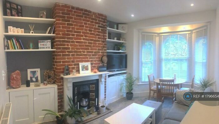 2 Bedroom Flat To Rent In South Farm Road, Worthing, BN14