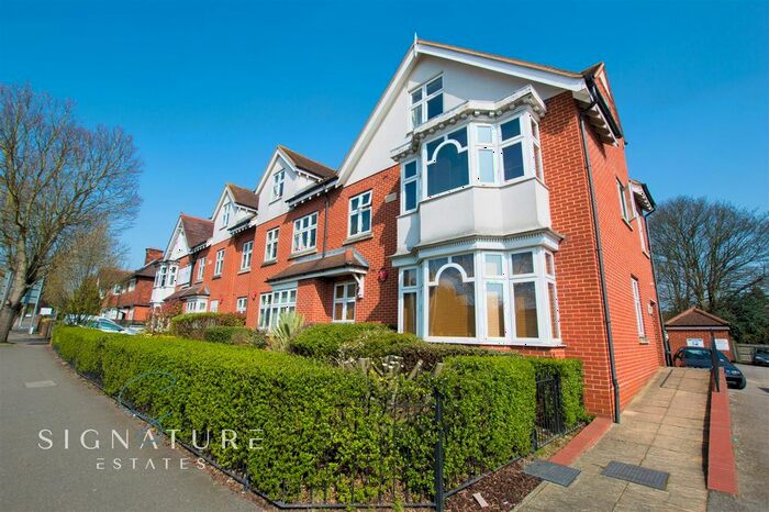 2 Bedroom Flat To Rent In The Avenue, Watford, WD17