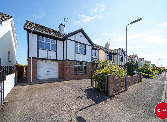 4 Bedroom Detached House With Garages For Sale In Thornhill Park, Derry, BT48