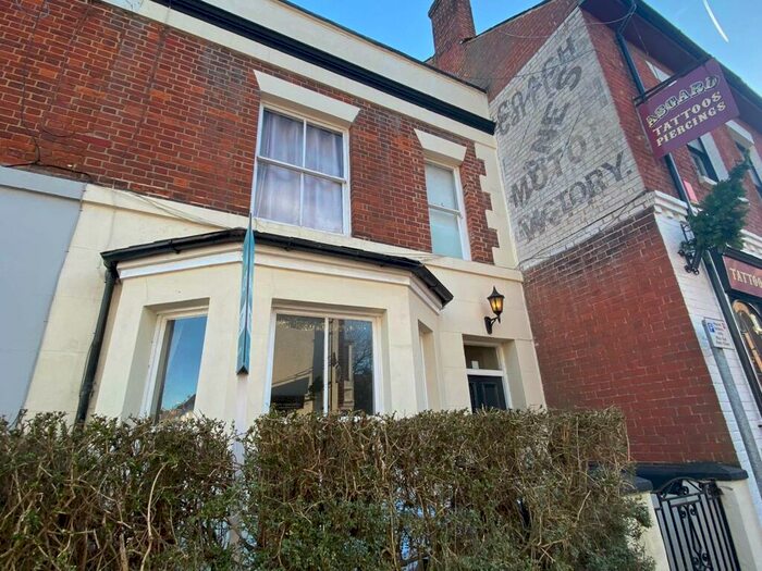 5 Bedroom Terraced House To Rent In Parchment Street, Winchester, SO23