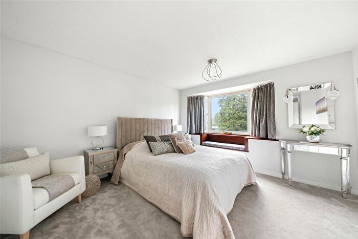 4 Bedroom Detached House For Sale In Netherby Park, Weybridge, Surrey, KT13