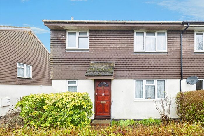 3 Bedroom Semi-Detached House For Sale In Scottswood Close, Bushey, WD23