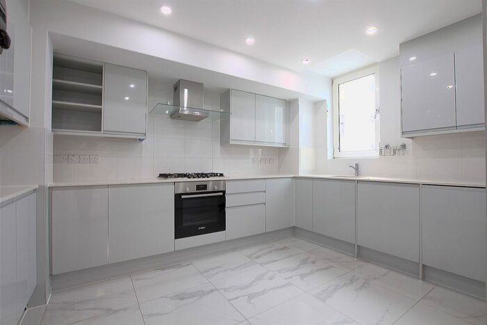 4 Bedroom Flat To Rent In Westbourne House, Heston, TW5