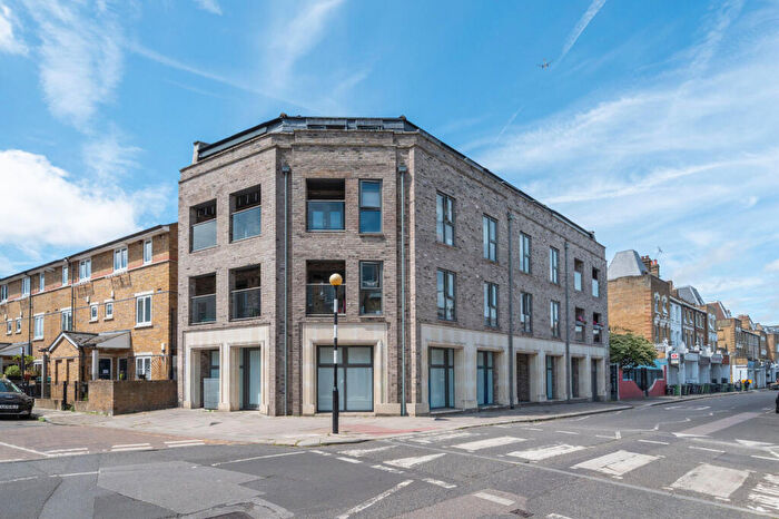 3 Bedroom Flat To Rent In Railton Road, Brixton, London, SE24