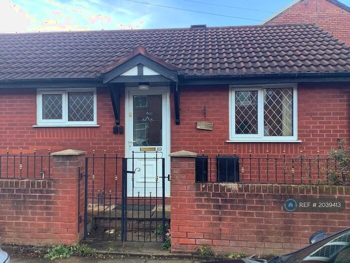 2 Bedroom Bungalow To Rent In Chapel Street, Dukinfield, SK16