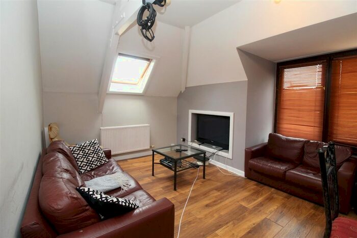 3 Bedroom Flat To Rent In Cyncoed Road, Cyncoed, Cardiff, CF23