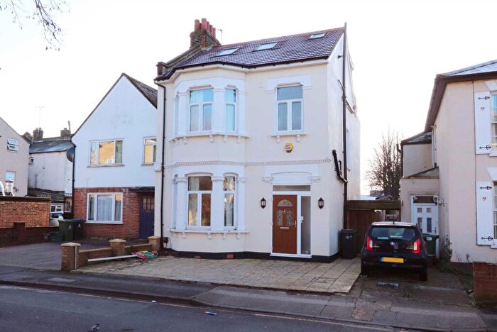 4 Bedroom House To Rent In Acacia Grove, New Malden, KT3